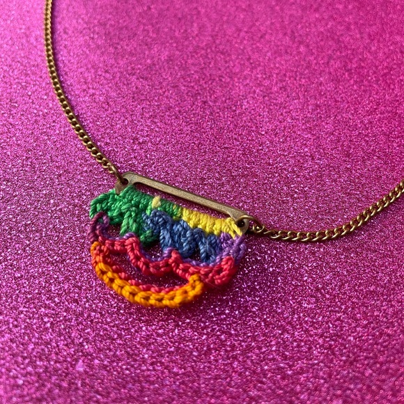 🌈 Delicate Rainbow Necklace 🌈 - Picture 3 of 4